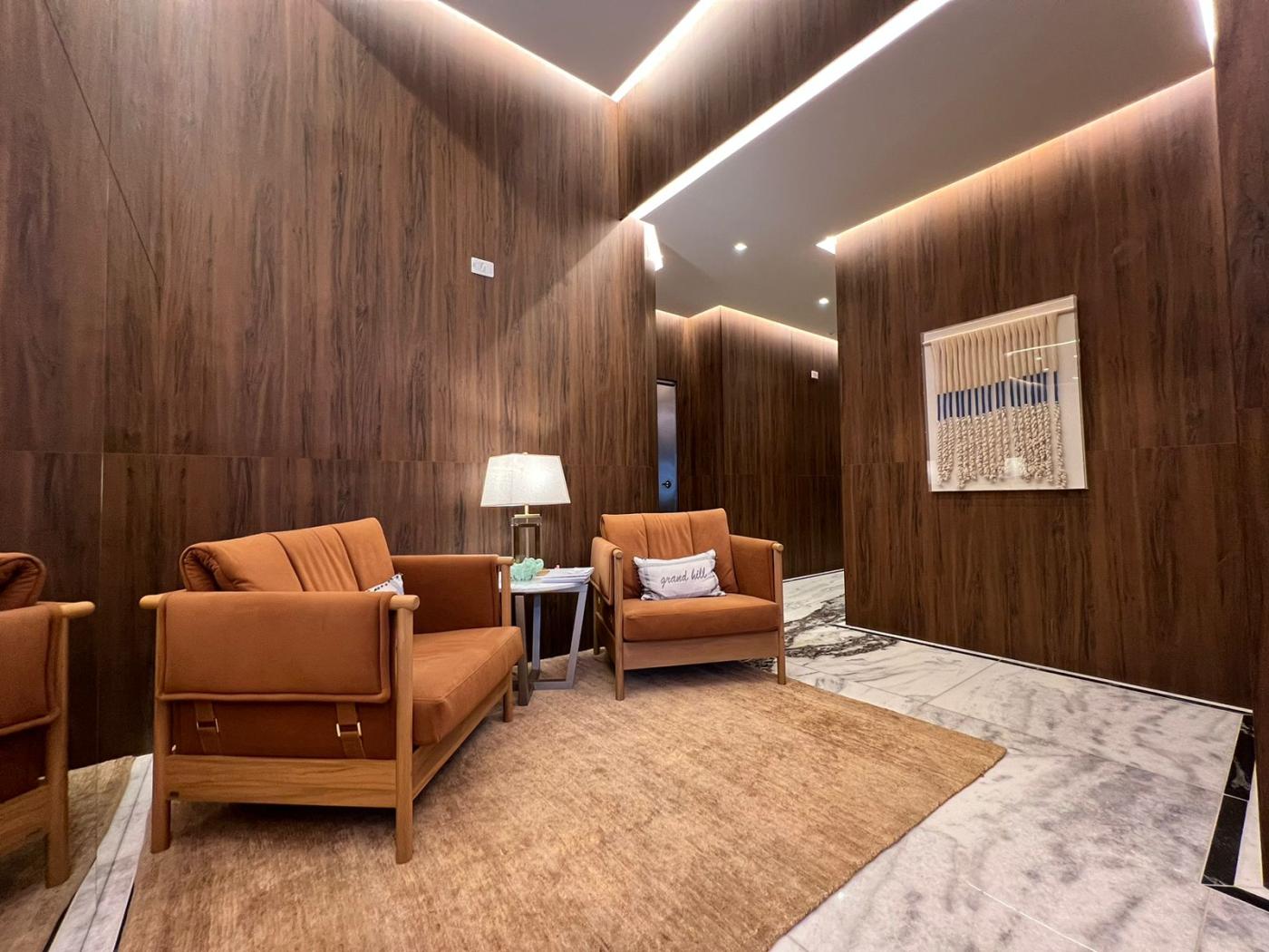  - Apartamento para Venda em Itajaí, Meia Praia, 4 dormitórios, 4 suítes, 5 banheiros, 3 vagas