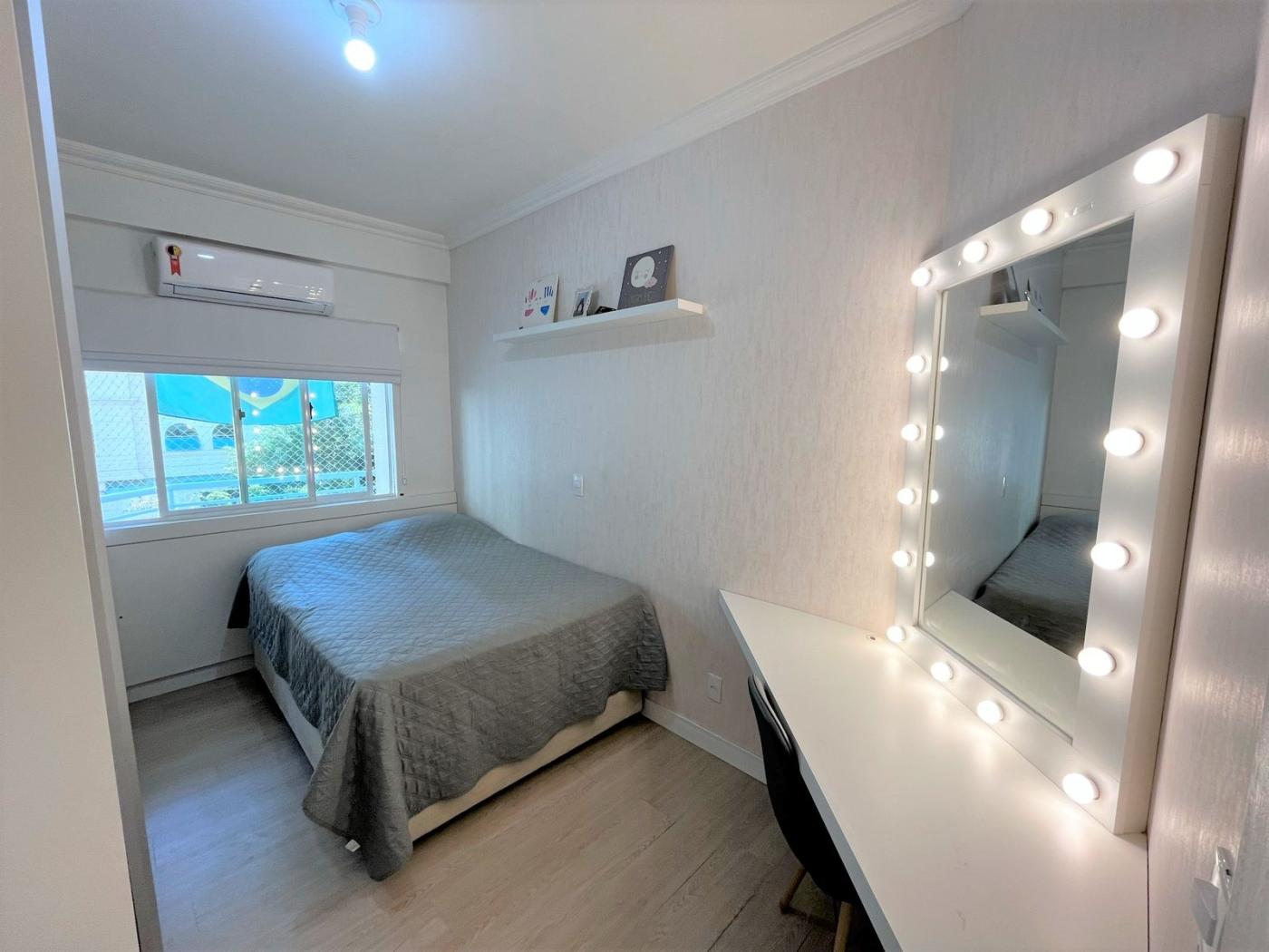 Apartamento à venda com 3 quartos, 112m² - Meia Praia,Itapema