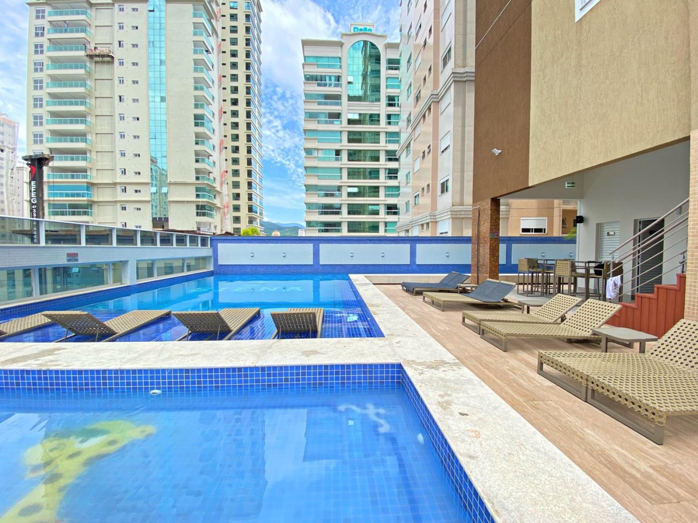  - Apartamento para Venda em Itapema, Meia Praia, 3 dormitórios, 3 suítes, 4 banheiros, 2 vagas