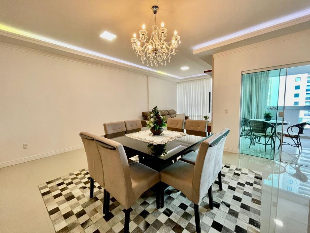 Apartamento à venda com 3 quartos, 120m² - Meia Praia,Itapema