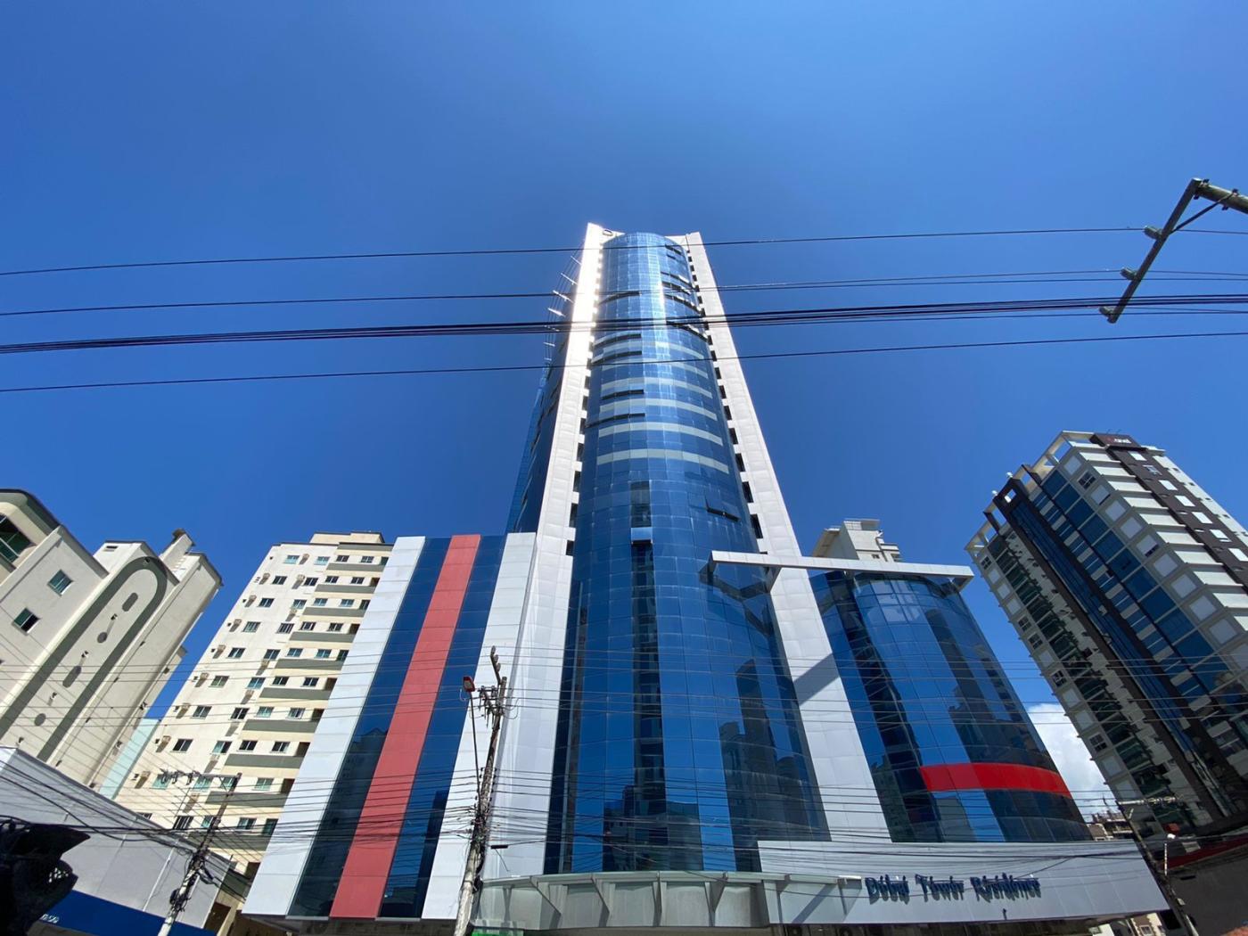 Apartamento à venda com 4 quartos, 200m² - Meia Praia,Itapema