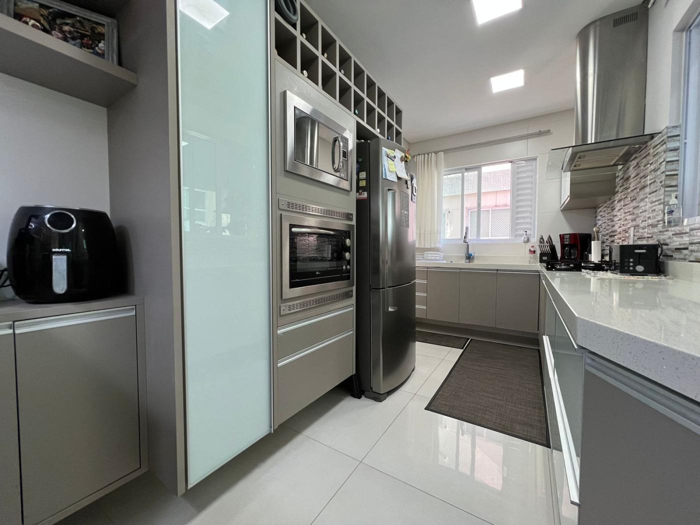 Apartamento à venda com 3 quartos, 135m² - Meia Praia,Itapema