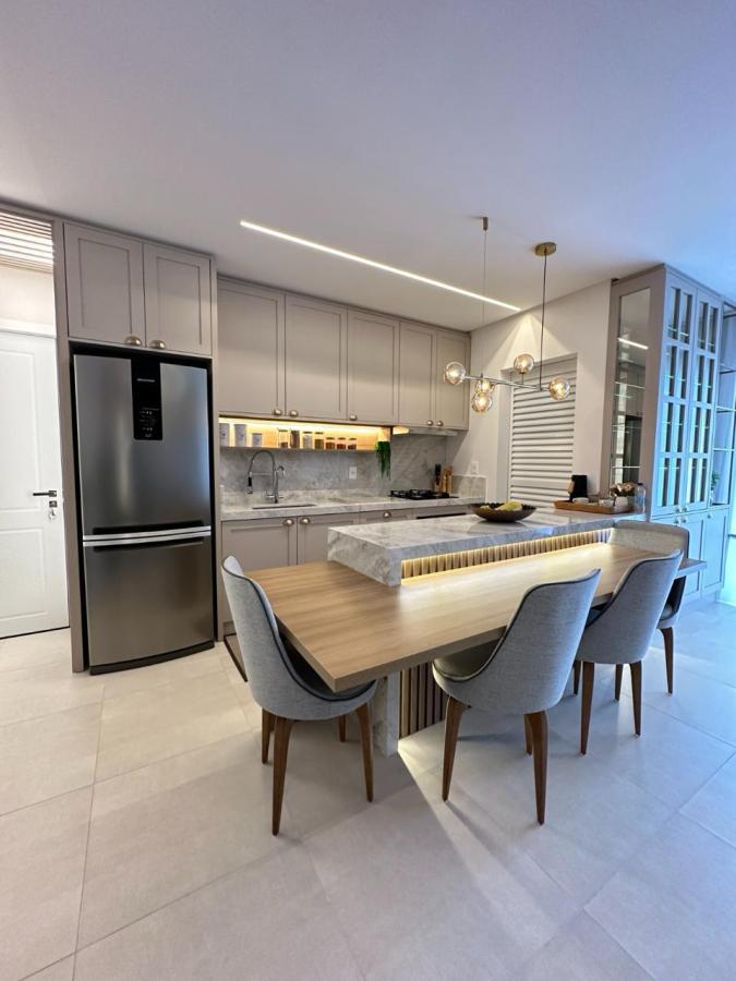  - Apartamento para Venda em Itapema, Meia Praia, 3 dormitórios, 3 suítes, 4 banheiros, 2 vagas