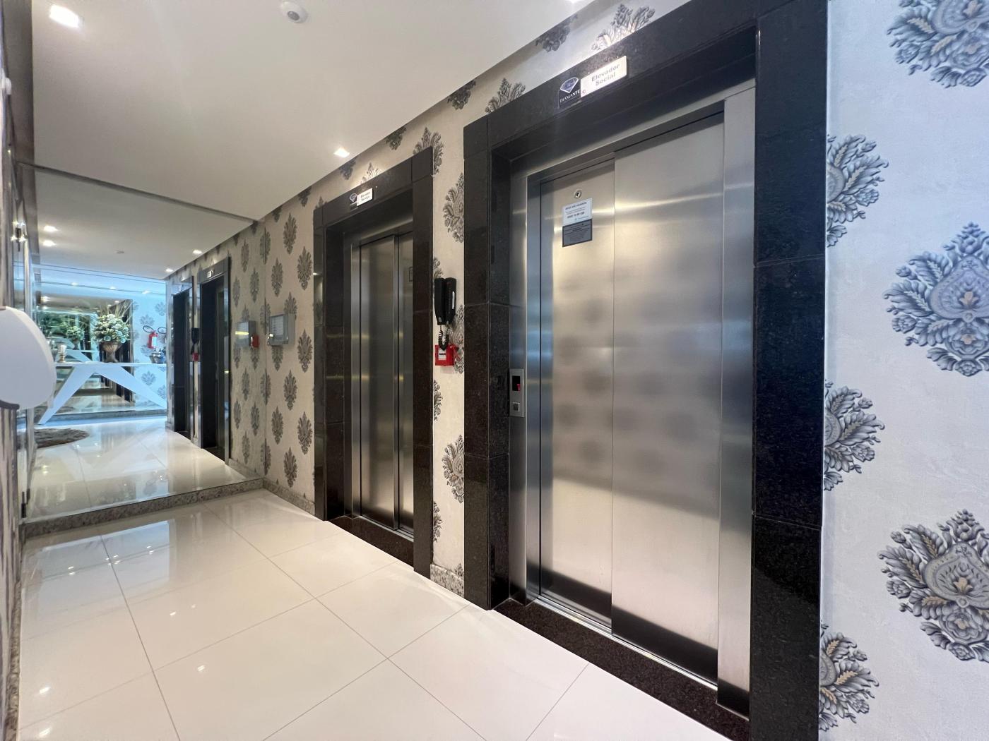  - Apartamento para Venda em Itapema, Meia Praia, 3 dormitórios, 30 suítes, 3 banheiros, 2 vagas