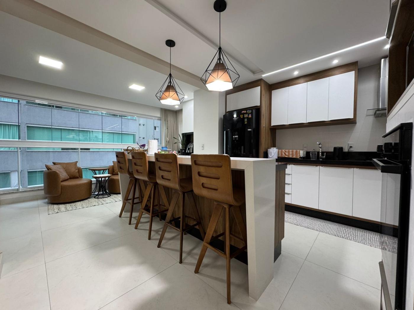  - Apartamento para Venda em Itapema, Meia Praia, 3 dormitórios, 3 suítes, 4 banheiros, 3 vagas