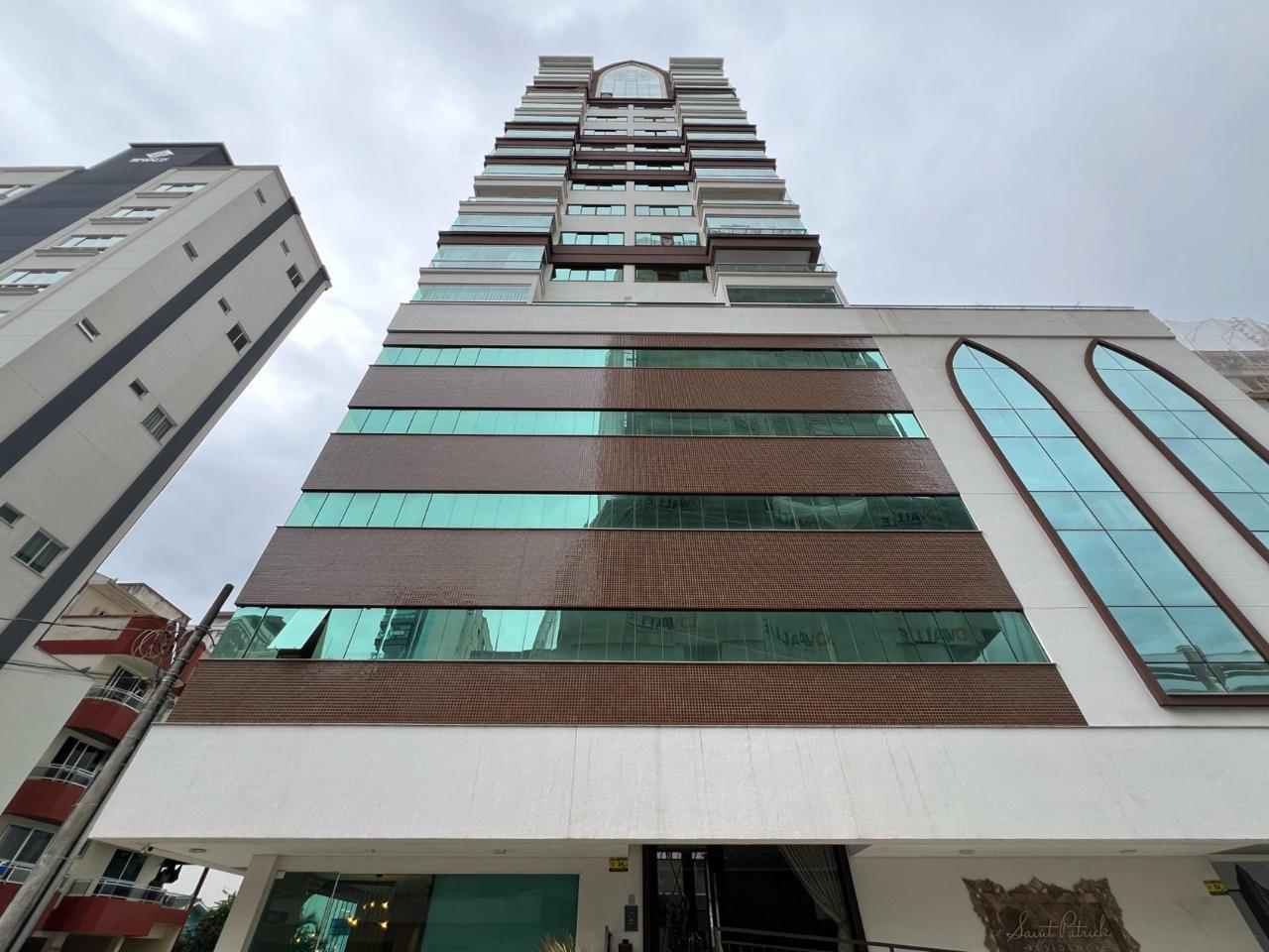 Apartamento à venda com 3 quartos, 122m² - Meia Praia,Itapema