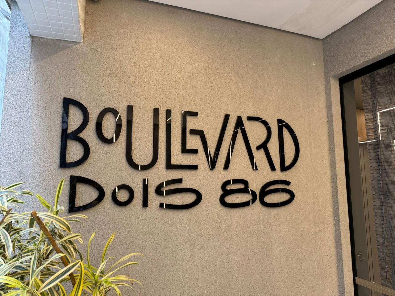  - Apartamento para Venda em Itapema, Meia Praia, 3 dormitórios, 3 suítes, 4 banheiros, 2 vagas