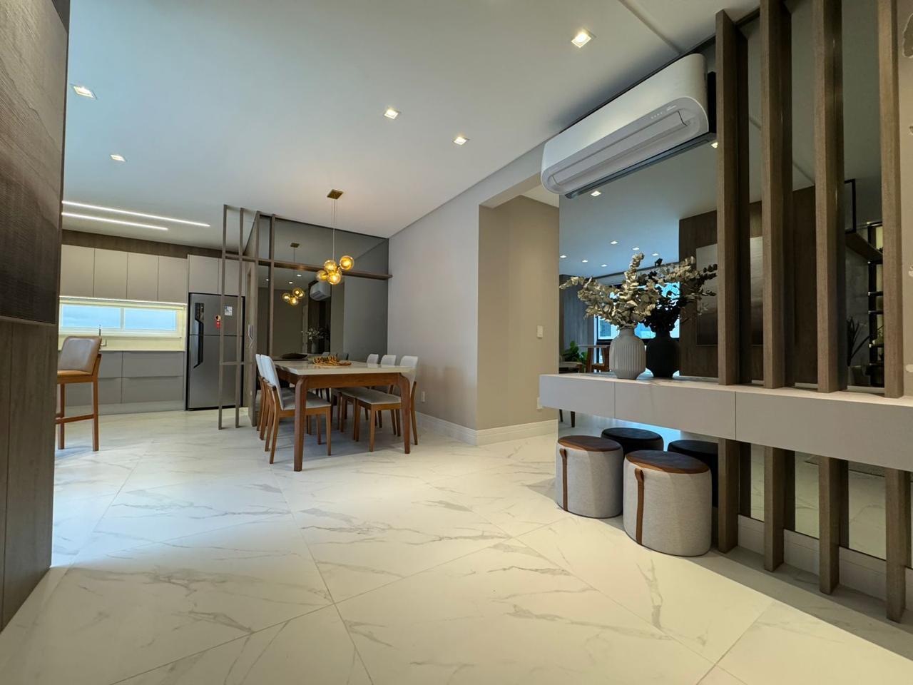  - Apartamento para Venda em Itapema, Meia Praia, 3 dormitórios, 3 suítes, 4 banheiros, 2 vagas