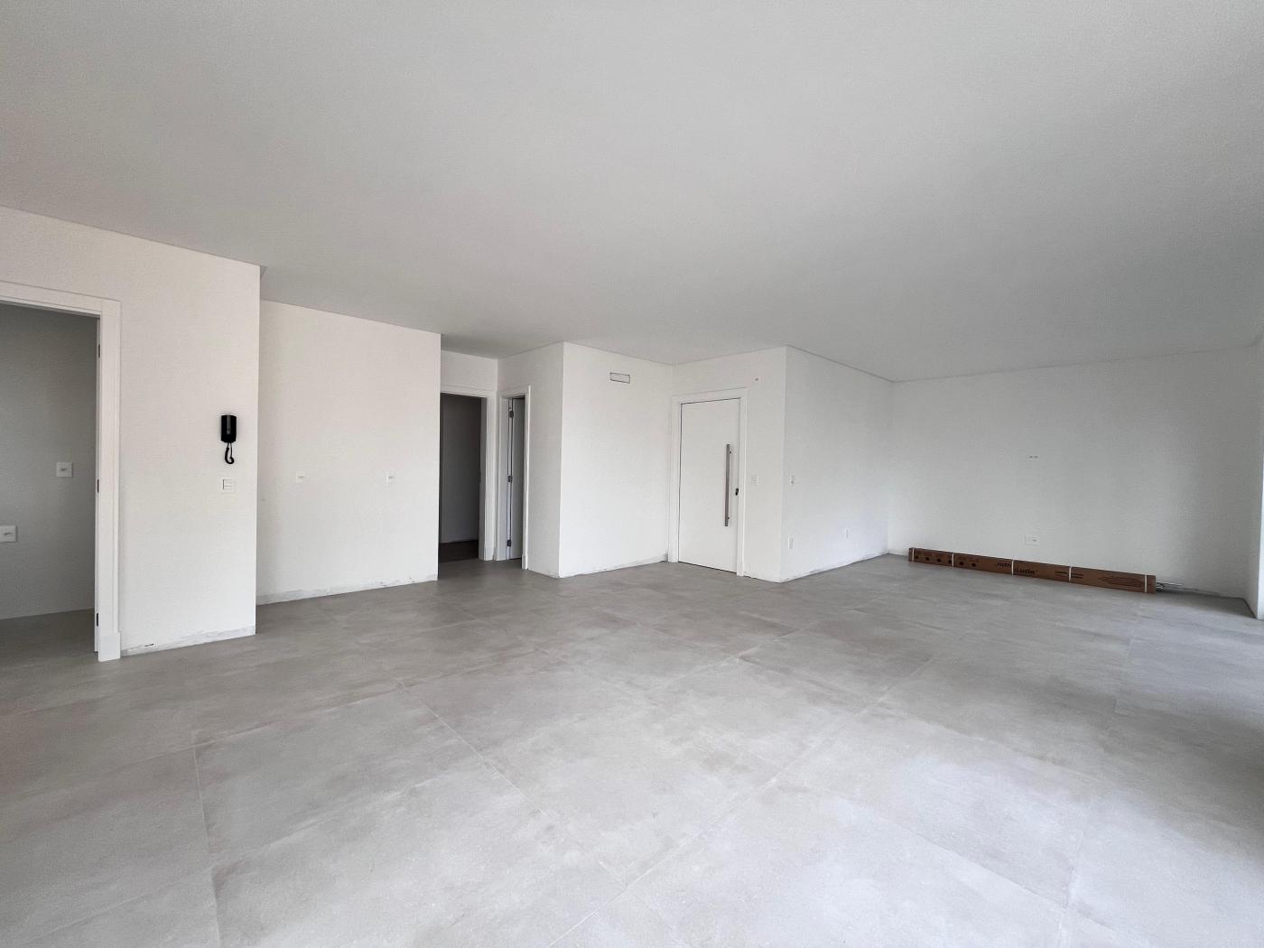  - Apartamento para Venda em Itapema, Meia Praia, 3 dormitórios, 3 suítes, 4 banheiros, 2 vagas