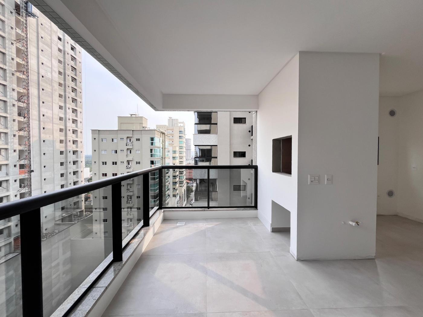  - Apartamento para Venda em Itapema, Meia Praia, 3 dormitórios, 3 suítes, 4 banheiros, 2 vagas