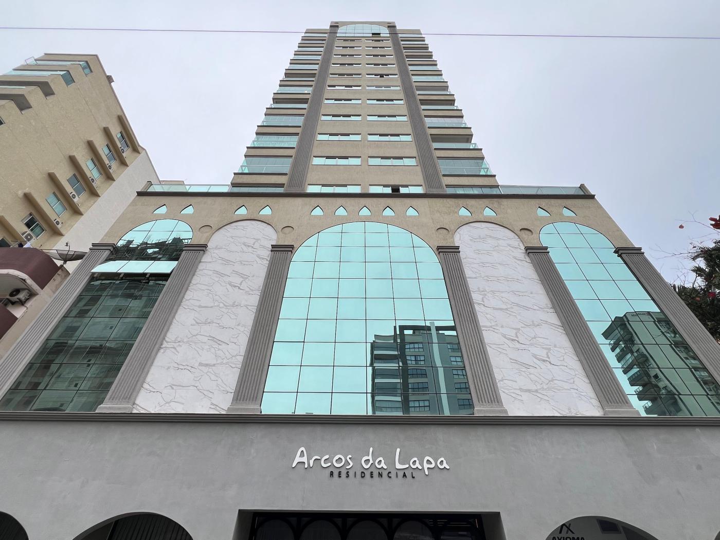 Apartamento à venda com 3 quartos, 113m² - Meia Praia,Itapema