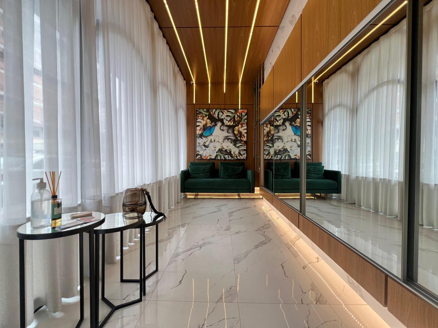  - Apartamento para Venda em Itapema, Meia Praia, 3 dormitórios, 3 suítes, 4 banheiros, 2 vagas