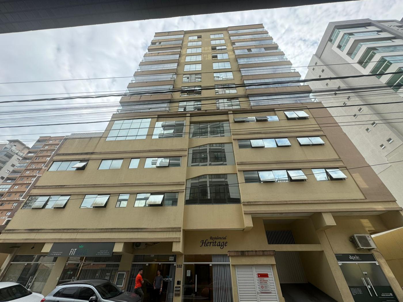 Apartamento à venda com 3 quartos, 120m² - Meia Praia,Itapema