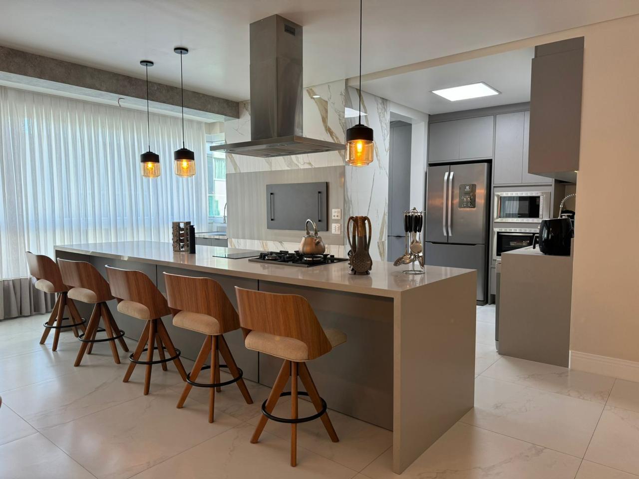  - Apartamento para Venda em Itapema, Meia Praia, 3 dormitórios, 3 suítes, 4 banheiros, 2 vagas