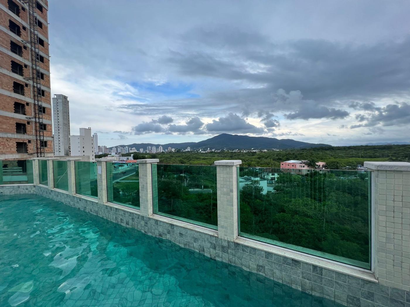 Apartamento à venda com 3 quartos, 110m² - Meia Praia,Itapema