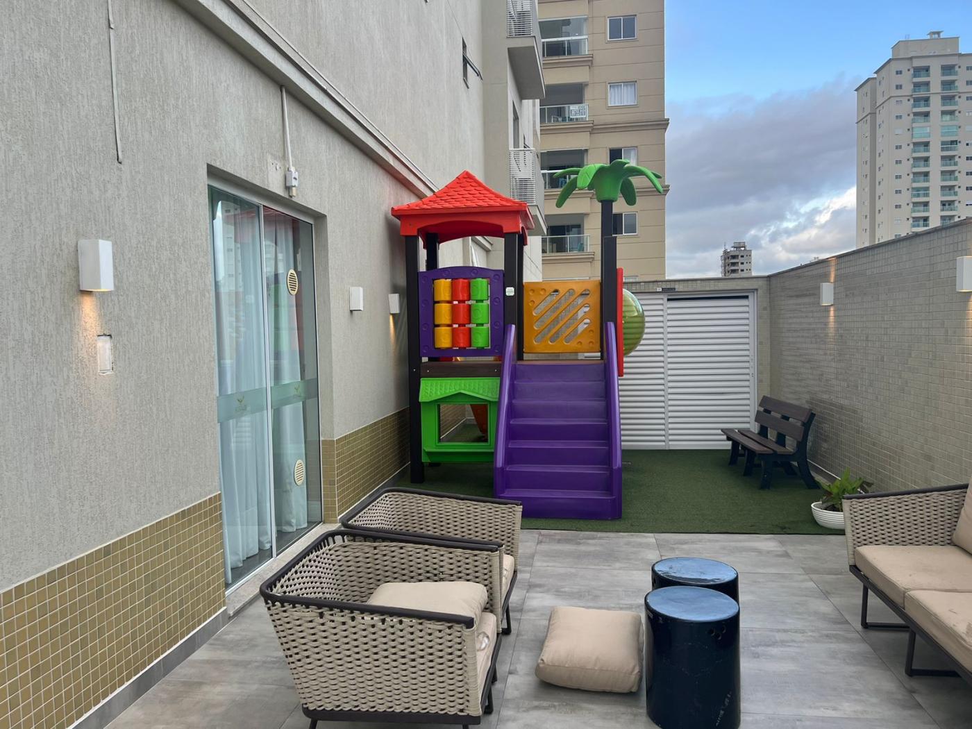  - Apartamento para Venda em Itapema, Meia Praia, 3 dormitórios, 3 suítes, 4 banheiros, 2 vagas