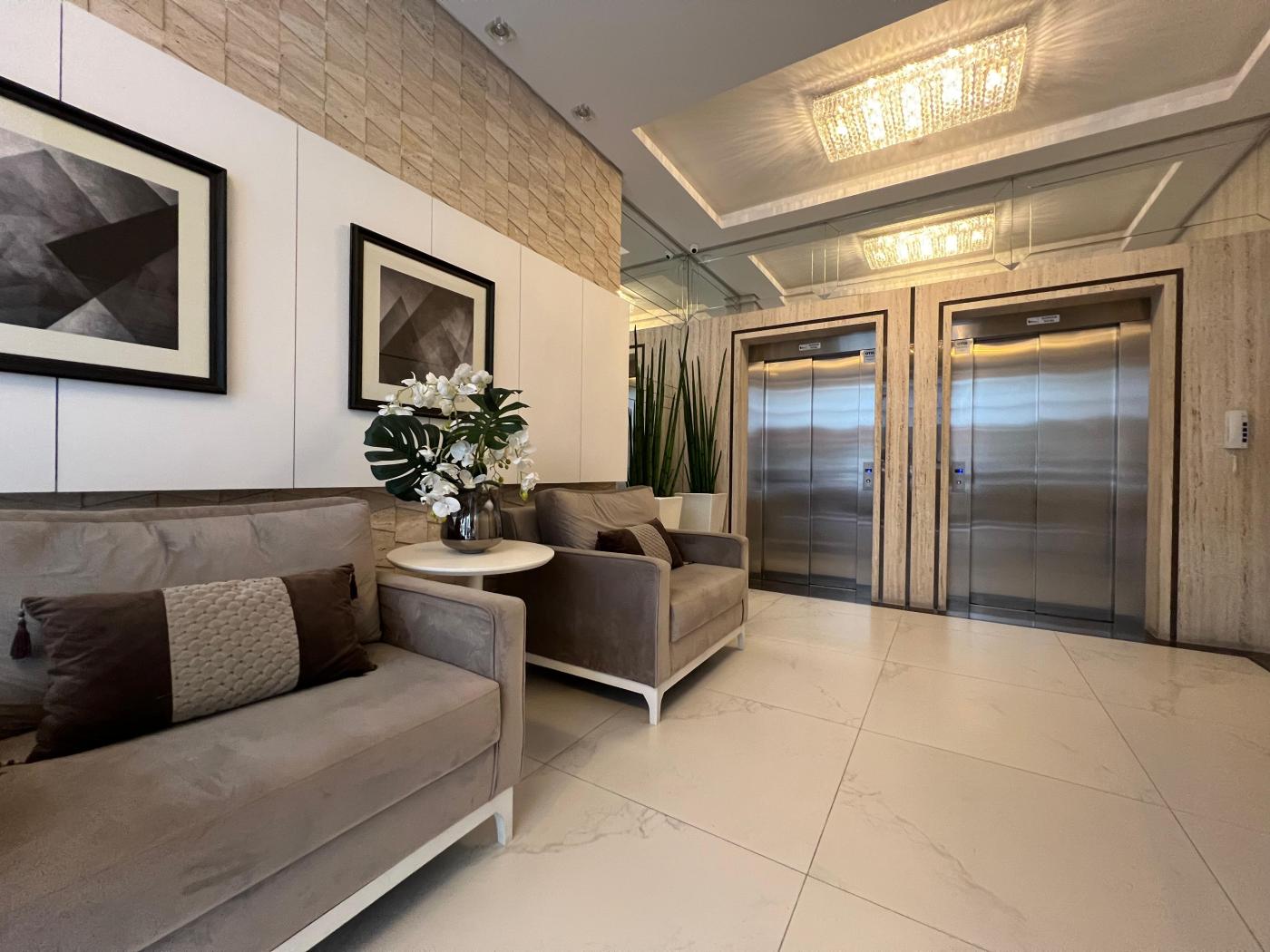  - Apartamento para Venda em Itapema, Meia Praia, 3 dormitórios, 3 suítes, 4 banheiros, 2 vagas