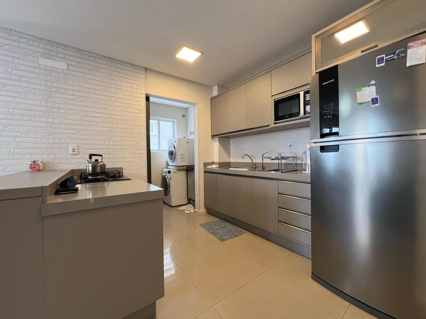  - Apartamento para Venda em Itapema, Meia Praia, 3 dormitórios, 3 suítes, 4 banheiros, 2 vagas