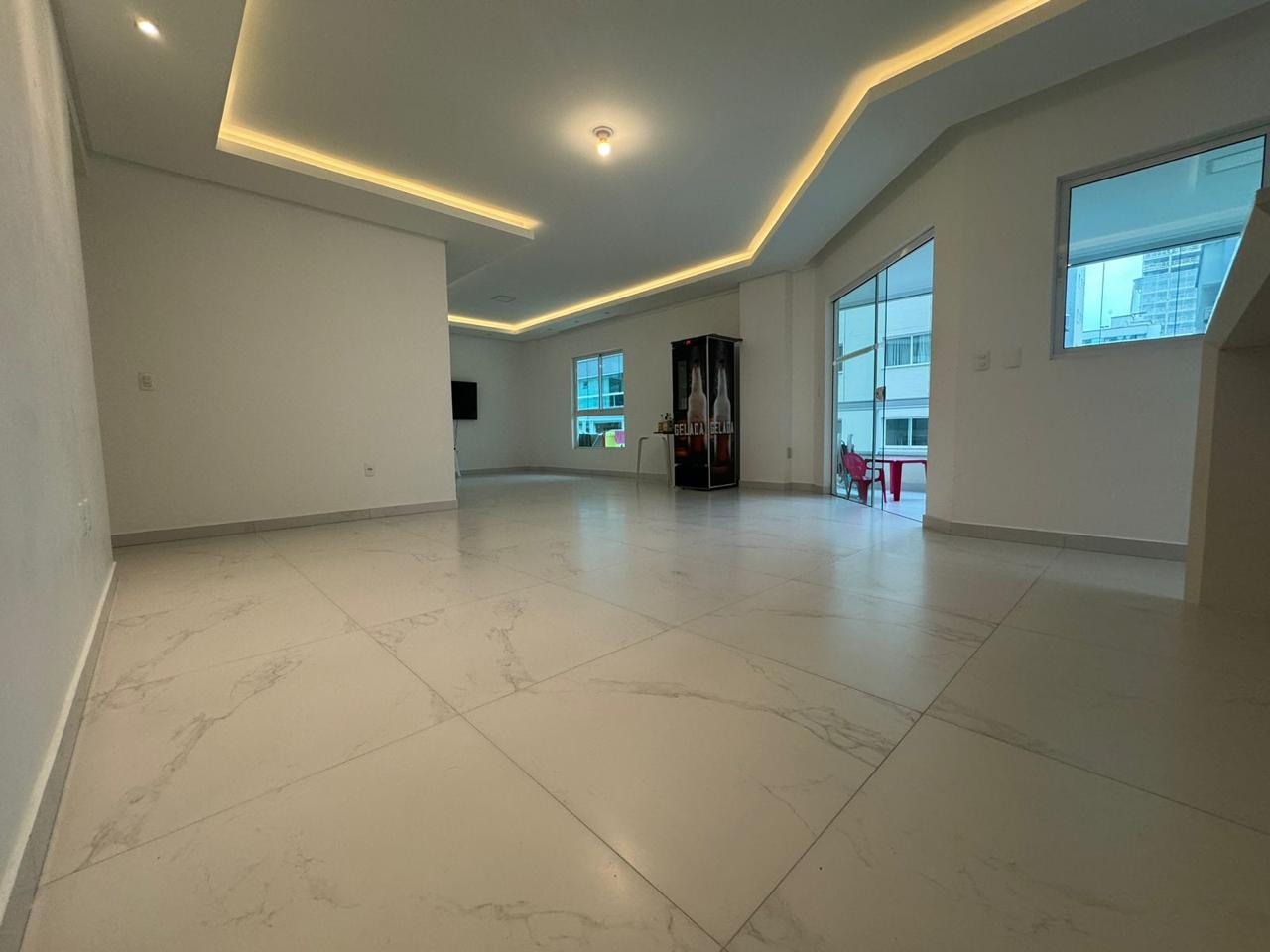 Apartamento à venda com 3 quartos, 173m² - Meia Praia,Itapema