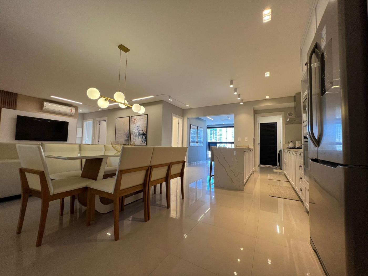 Apartamento à venda com 3 quartos, 124m² - Meia Praia,