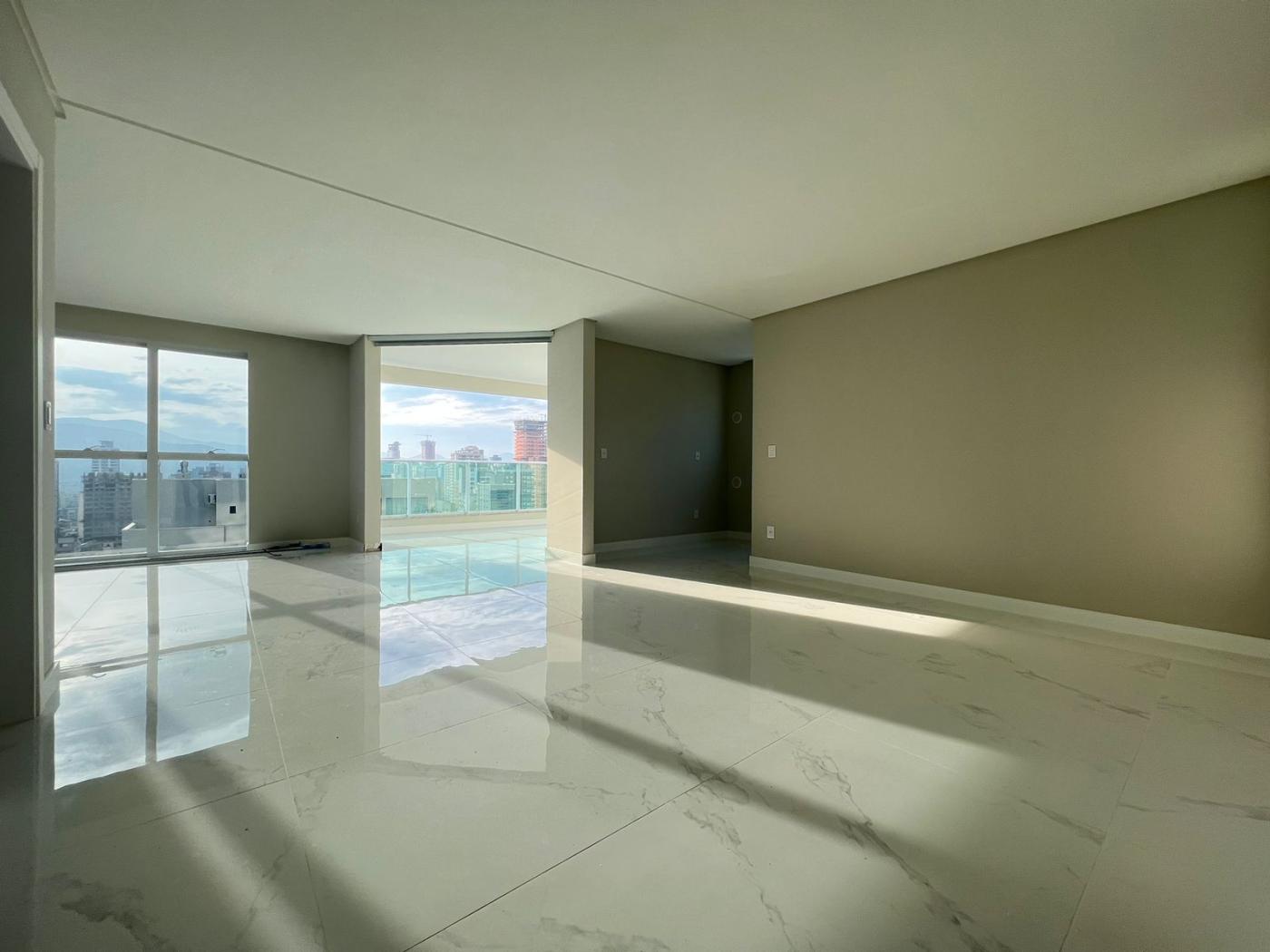  - Apartamento para Venda em Itapema, Meia Praia, 3 dormitórios, 1 suíte, 2 banheiros, 2 vagas