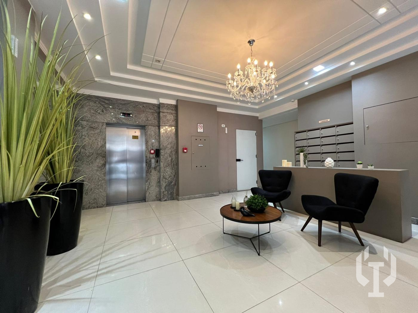  - Apartamento para Venda em Itapema, Meia Praia, 3 dormitórios, 2 suítes, 2 banheiros, 2 vagas