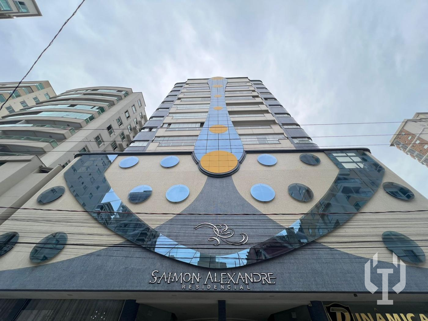  - Apartamento para Venda em Itapema, Meia Praia, 3 dormitórios, 2 suítes, 2 banheiros, 2 vagas