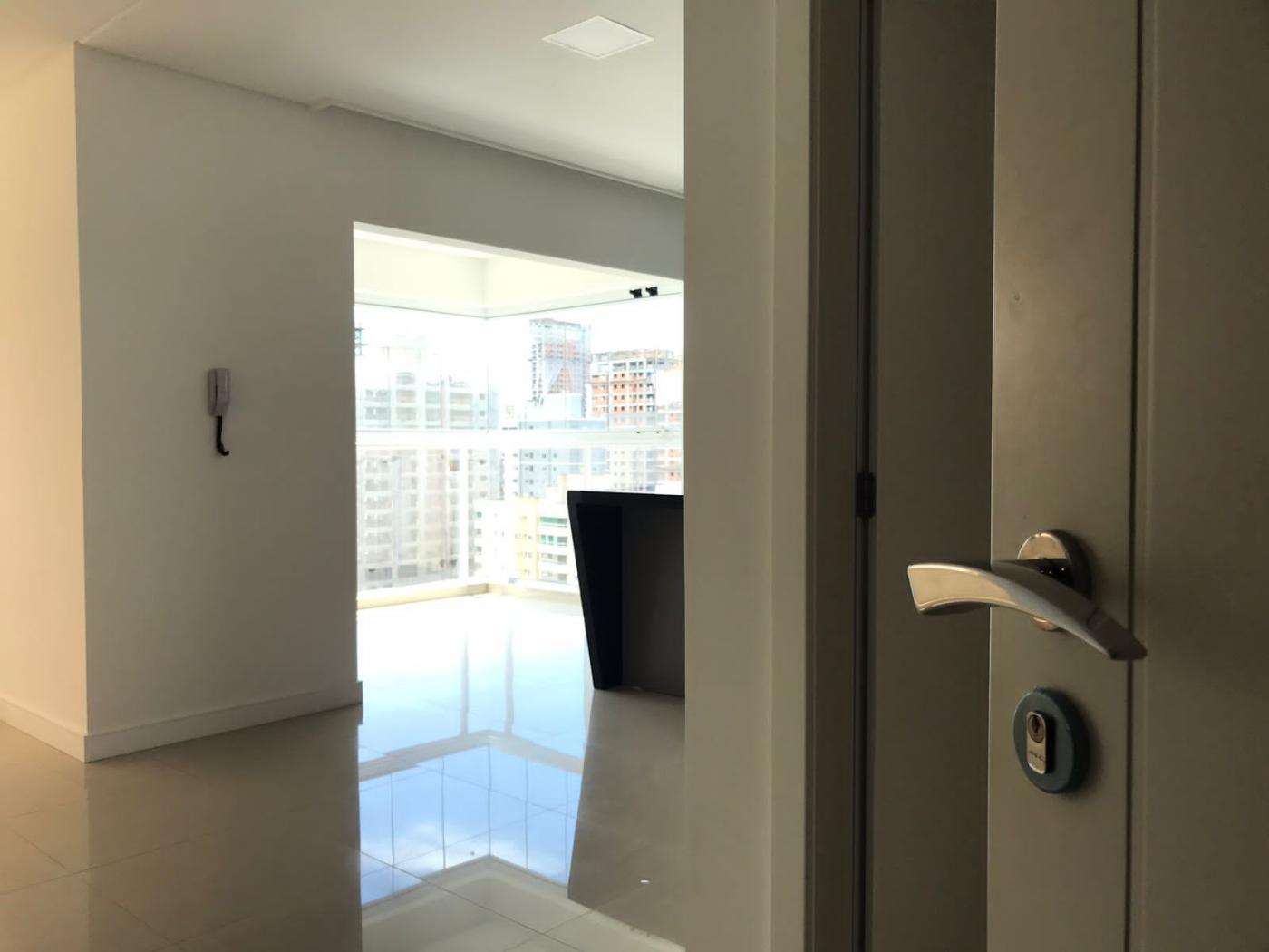 Apartamento à venda com 3 quartos, 112m² - Meia Praia,Itapema