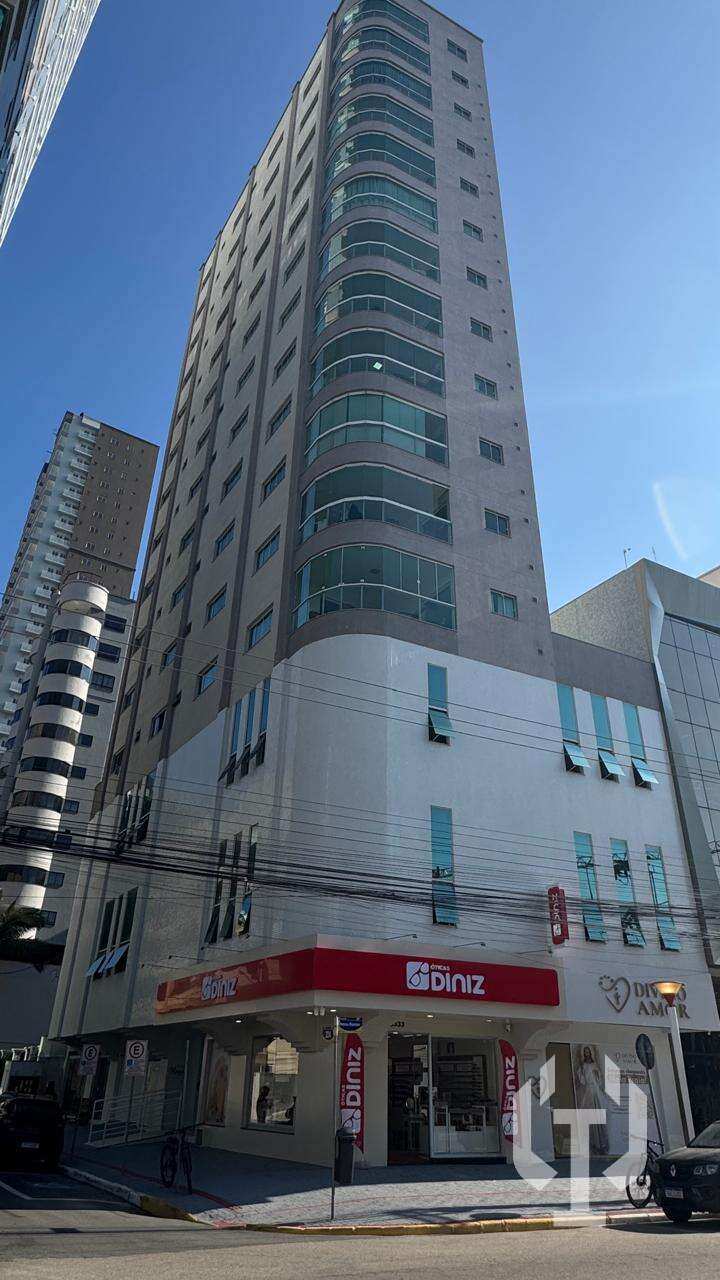 Apartamento à venda, no ED. LAGO MAGGIORE em Itapema, Meia Praia, com 3 quartos, 121,79m² - Invicta Itapema - Assessoria Imobiliária