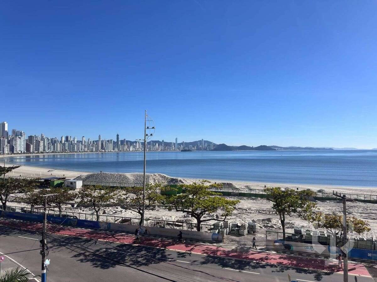 Apartamento para alugar em Balneário Camboriú, Centro, com 3 quartos, 150m² - Invicta Itapema - Assessoria Imobiliária