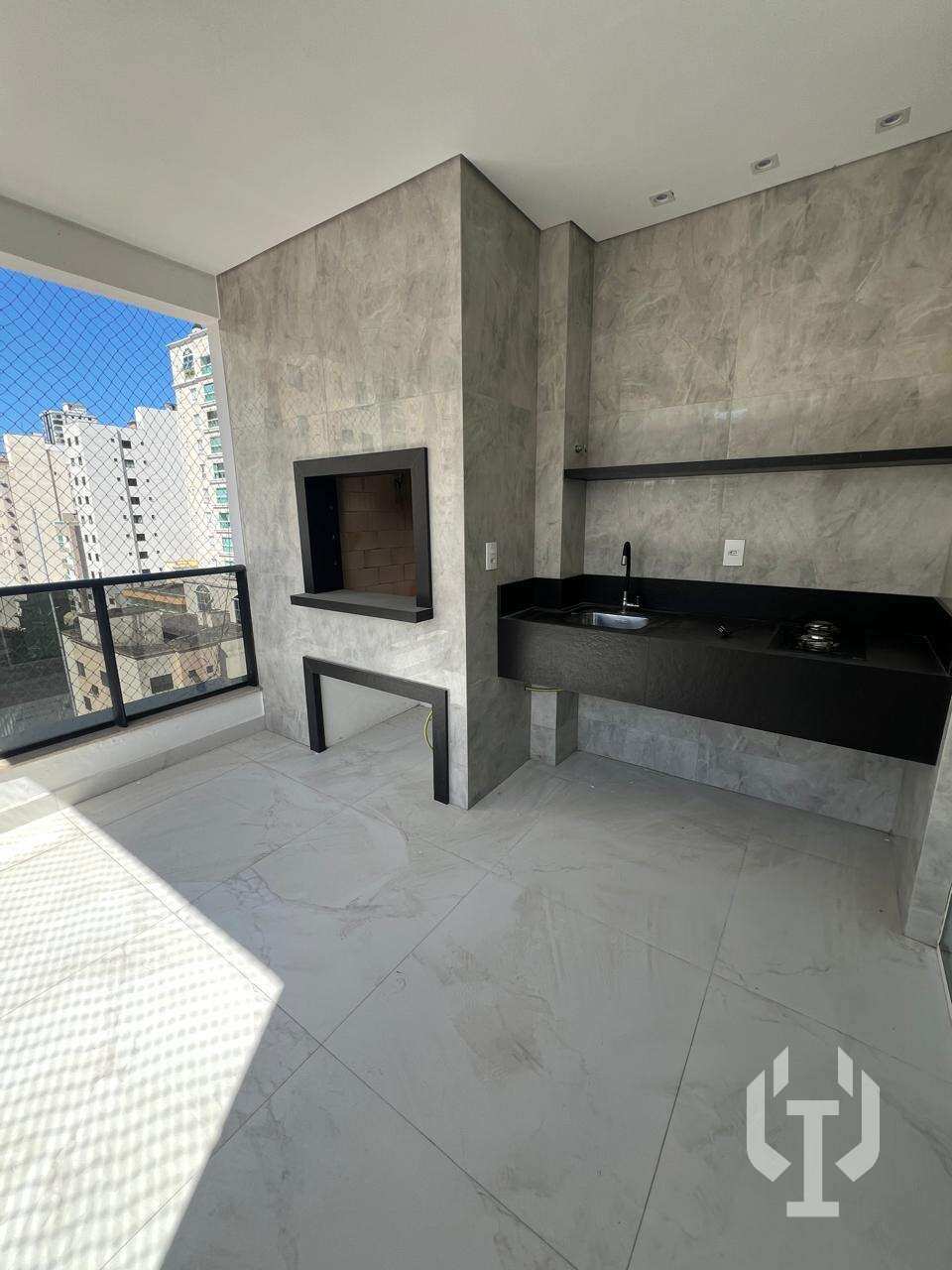  - Apartamento para alugar em Itapema, com 3 quartos, 120m²