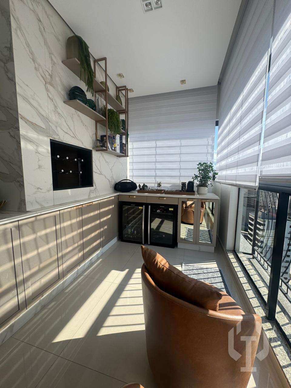 - Apartamento para alugar em Itapema, com 4 quartos, 200m²
