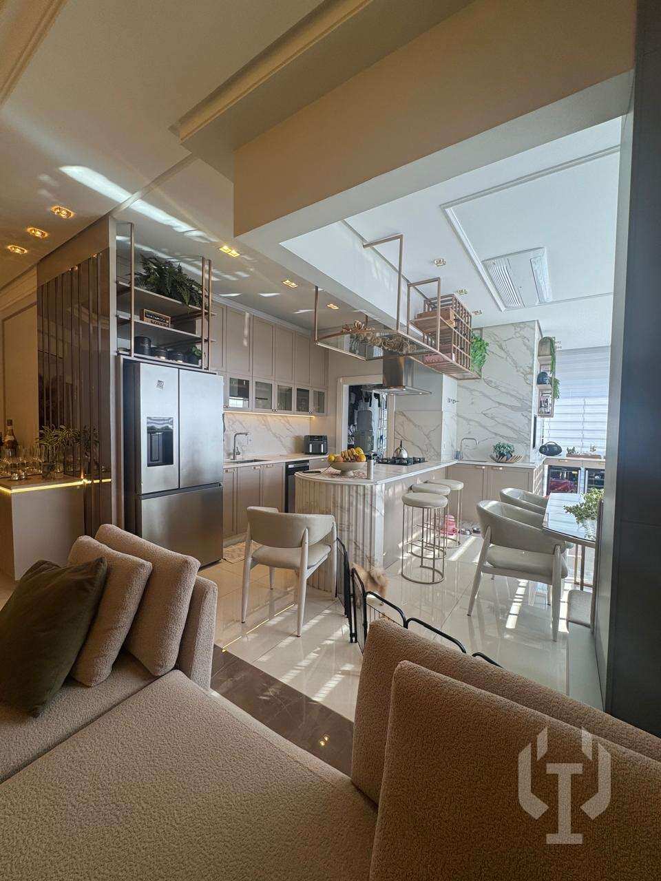  - Apartamento para alugar em Itapema, com 4 quartos, 200m²