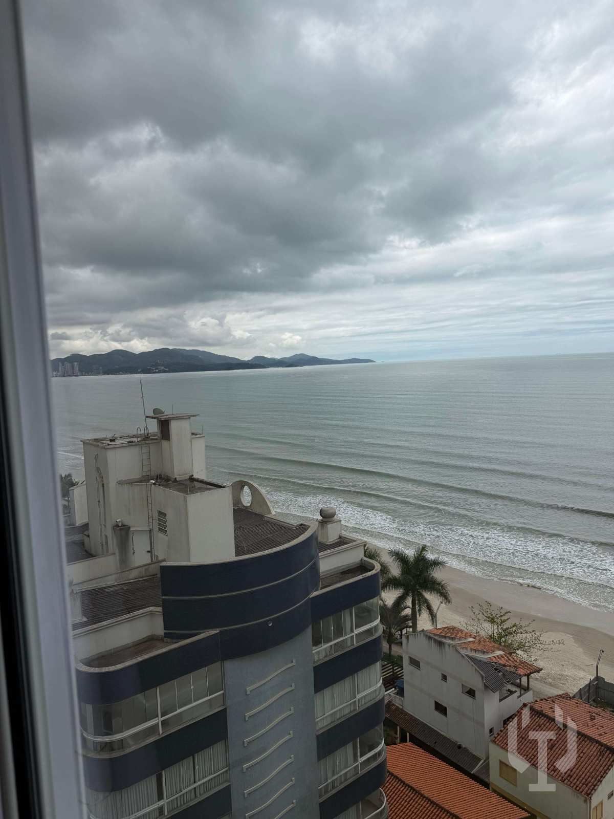 Apartamento para alugar em Itapema, Meia praia, com 4 quartos, 180m² - Invicta Itapema - Assessoria Imobiliária