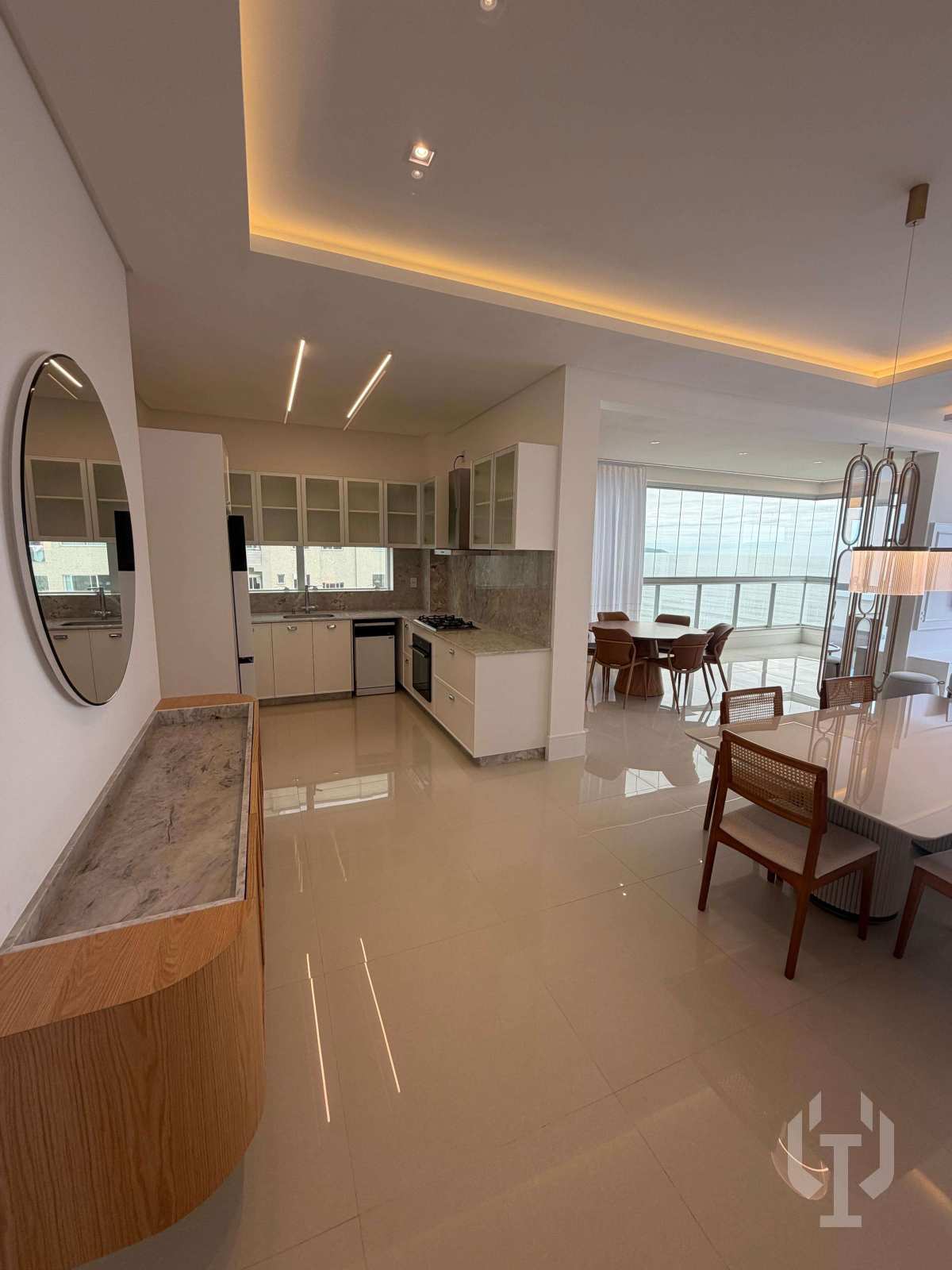  - Apartamento para alugar em Itapema, Meia praia, com 4 quartos, 180m²