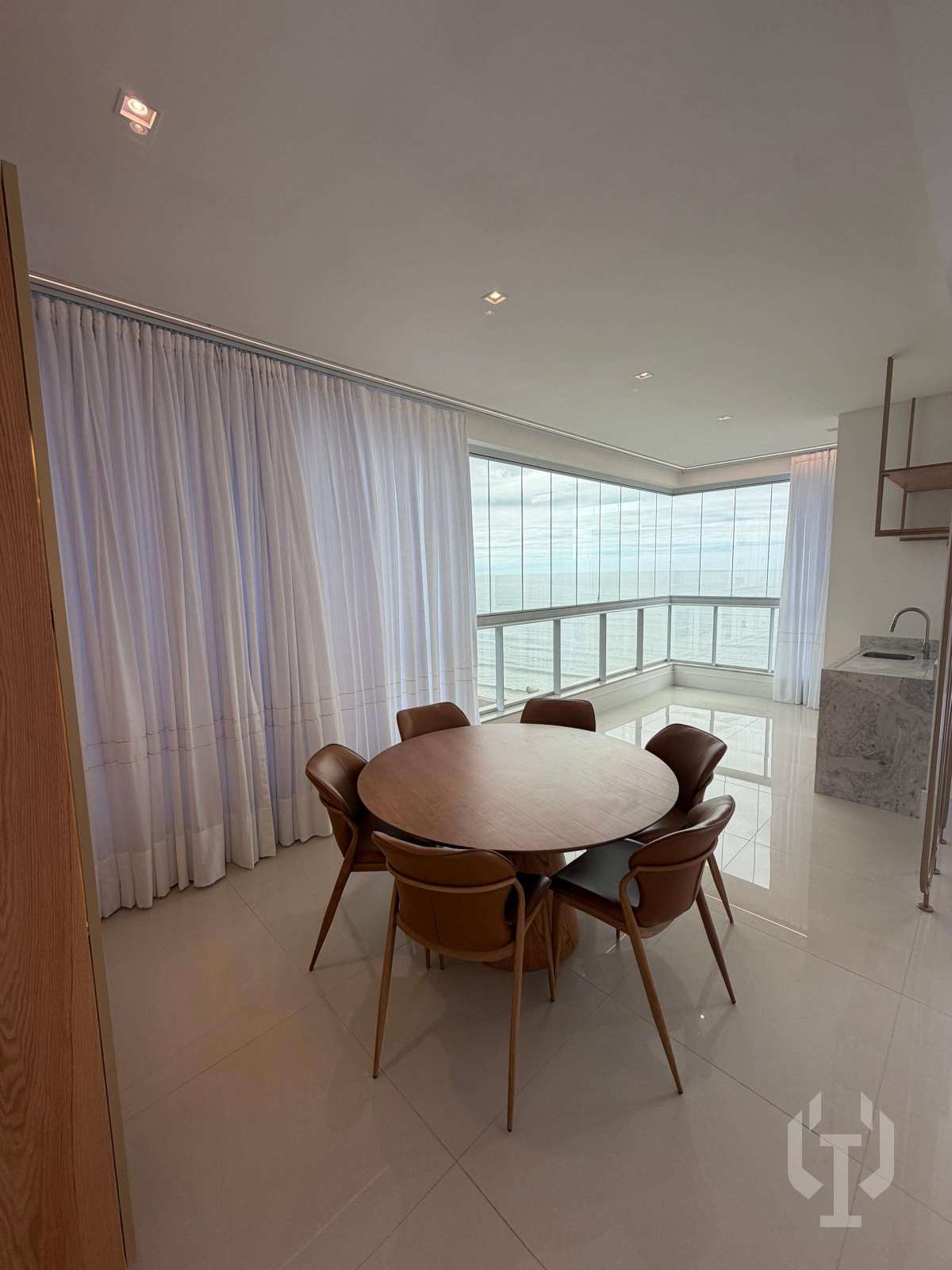  - Apartamento para alugar em Itapema, Meia praia, com 4 quartos, 180m²