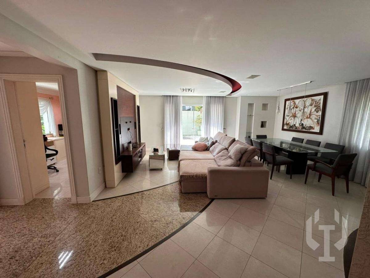 Casa para alugar, com 5 quartos, 410m2m² - Invicta Itapema - Assessoria Imobiliária