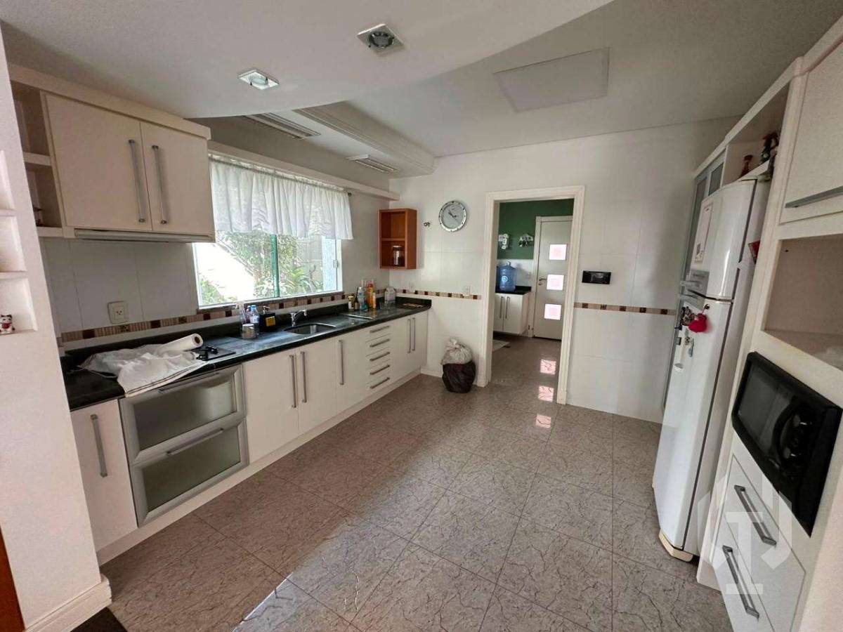  - Casa para alugar, com 5 quartos, 410m2m²