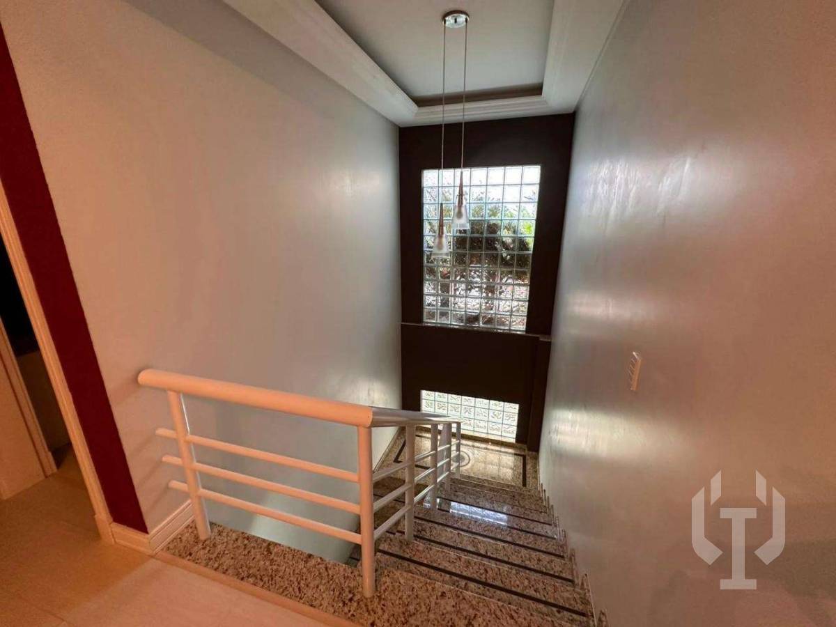  - Casa para alugar, com 5 quartos, 410m2m²