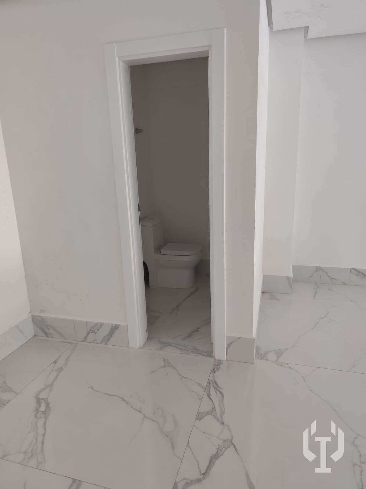  - Sala comercial para alugar, no La rocca -Dallo em Itapema, Centro, 290m²